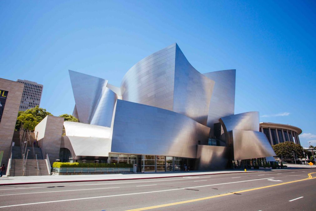 Frank Gehry: la rivoluzione estetica nell’architettura contemporanea