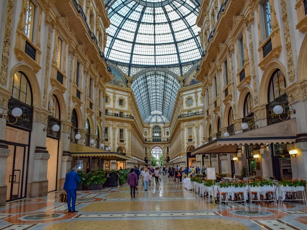 Rapporto annuale Inps: la metà dei super ricchi italiani vive a Milano