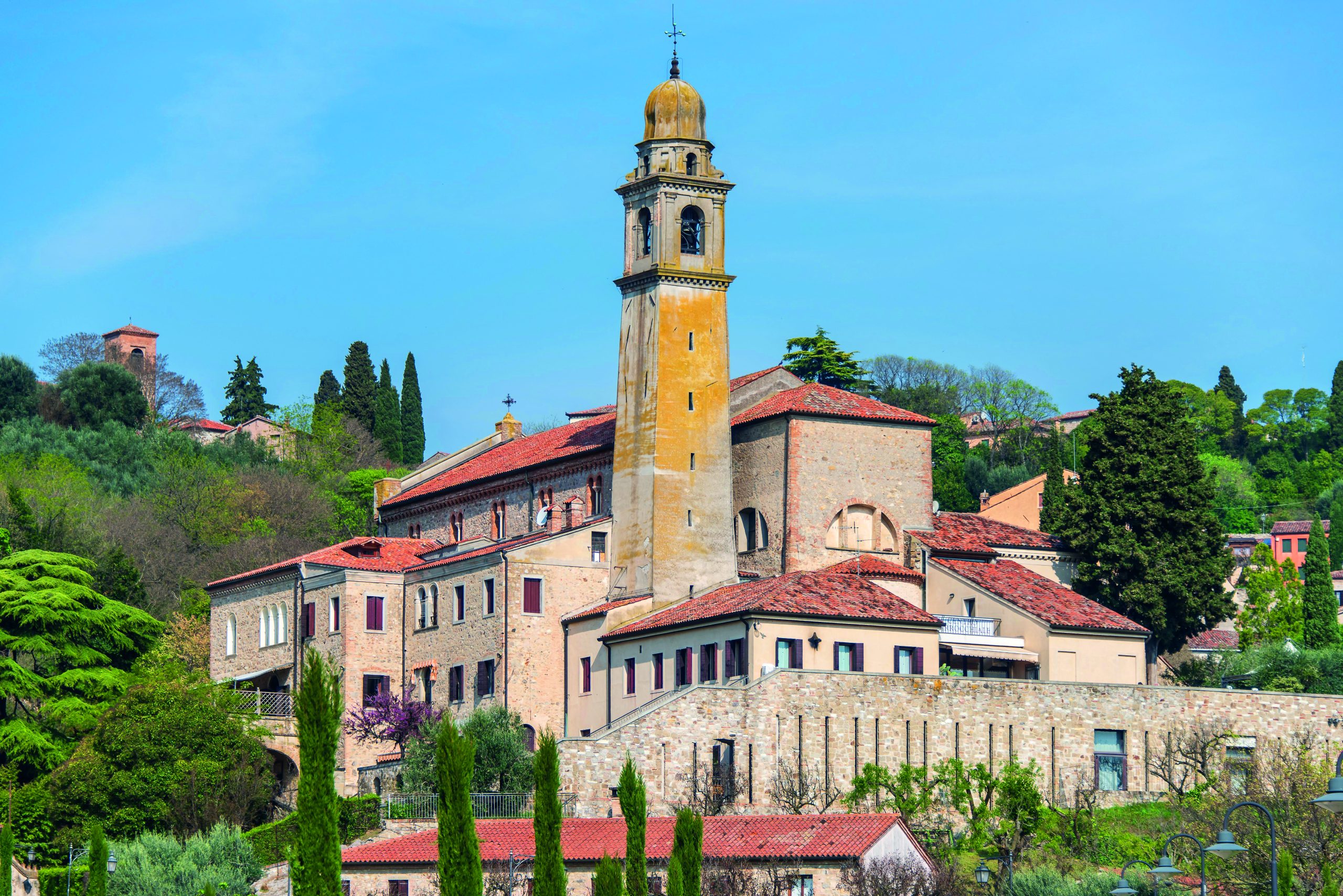 Arquà Petrarca: in un brodo di giuggiole sui Colli Euganei - Iconacasa ...